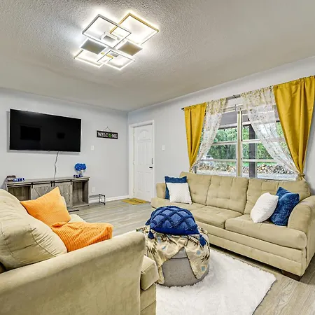 3 Mi To Usf Chic Home With Yard In Tampa!